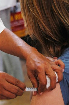 SES alerta: cartão de vacinas deve estar em dia