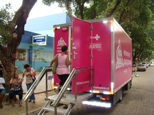 Governo de Minas promove ação de prevenção ao câncer de mama em Valadares