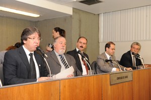 Secretário descarta vacinação em massa e em outros municípios da região