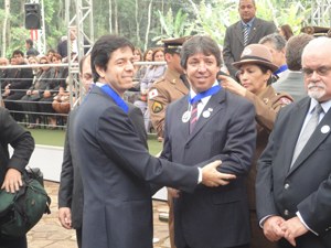 Secretário de saúde é condecorado com Medalha de Santos Dumont