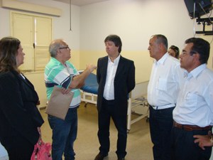 Secretário faz visita técnica a hospital de Abre Campo