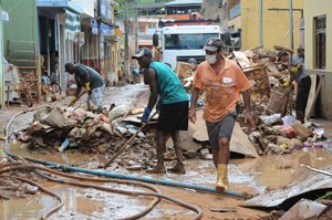 SES doa veículos para Guidoval