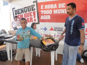 Equipe de Mobilização Social da SES movimenta Governador Valadares e pede adesão da população no controle da dengue