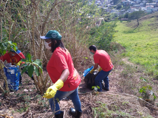 Mutirão de limpeza, em agosto 2021, no município de Rio Pomba.