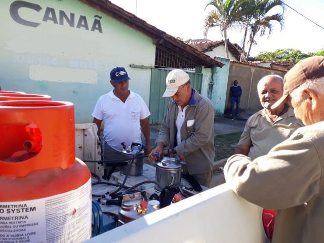Equipe prepara equipamentos para aplicação de aero system - Foto: Janice Souza