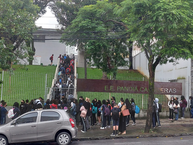 Imunização nas escolas é uma das estratégias para aumentar a cobertura vacinal das crianças - Foto: Leandro Heringer