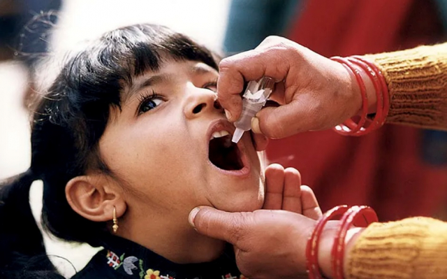 O público-alvo da imunização contra a pólio são crianças na faixa etária de 1 a 4 anos, 11 meses e 29 dias. Foto: Centers for Disease Control and Prevention/Rawpixel