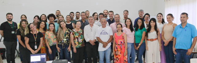 Lideranças e pesquisadores da doença de Chagas reunidos em Espinosa - Foto: Keity Emanuelle Sousa