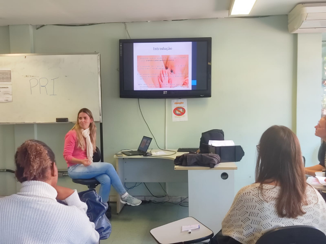 Troca de experiências entre enfermeiras na oficina sobre atendimento à gestante - Foto: Jonathas Mendes