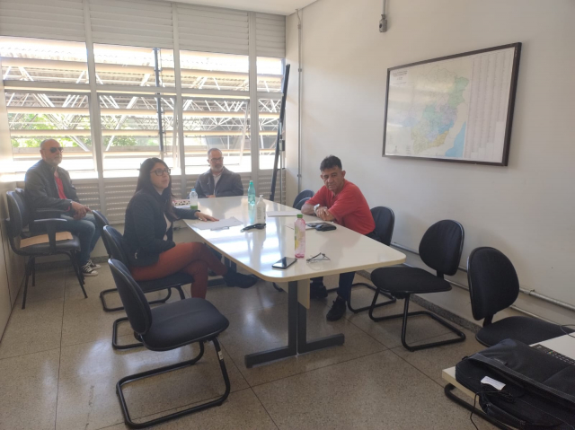 Pela SRS Varginha participaram da reunião a referência técnica de vigilância da arboviroses, Divina Roselaine da Silva, e os supervisores de epidemiologia Márcio Alberto da Silva, Marcos Antônio Terra, e Carlos Roberto de Andrade - Foto: SRS Varginha