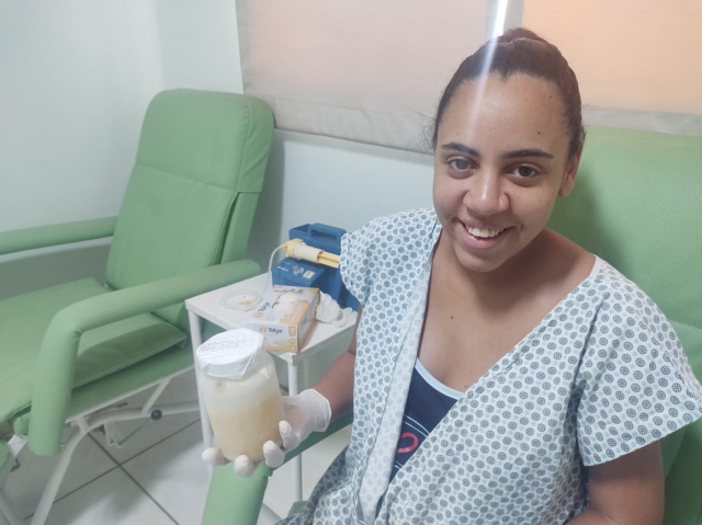 Thayssa Kamile decidiu doar o excedente de leite materno para ajudar a outras mães - Foto: Nayara Souza