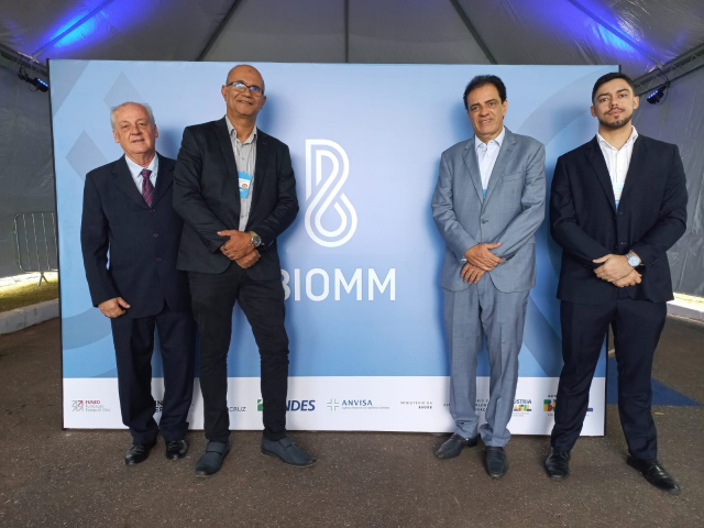 Da esquerda para a direita: assessor da Presidência da Funed, Paulo Márcio Pereira de Carvalho, diretor Industrial da Funed, Robson Cavalcanti, presidente da Funed, Felipe Attiê, e diretor de Planejamento, Gestão e Finanças da Funed, Dimitri Assis de Souza