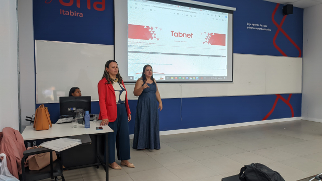 Aline e Viviane, referências técnicas do Núcleo de Vigilância Epidemiológica da GRS Itabira - Foto: Flávio A. R. Samuel e Núcleo de Vigilância Epidemiológica/GRS Itabira