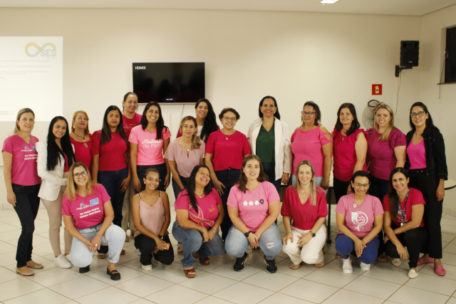 Equipe da SRS Passos e as referências municipais e hospitalares na abertura do Encontro Regional - Foto: Ascom SRS Passos